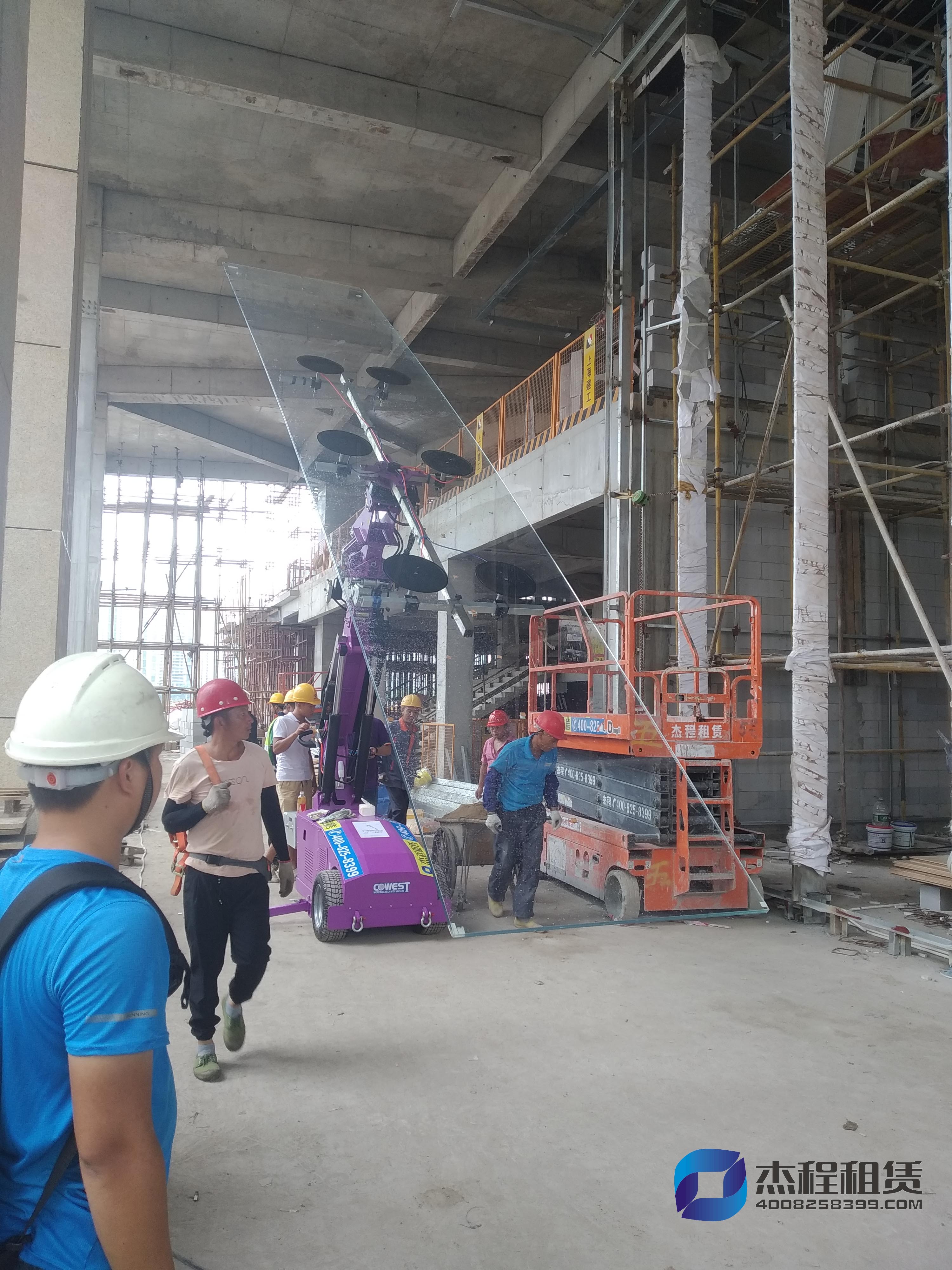 玻璃吸盤機(jī)出租案例 玻璃吸盤機(jī)出租案例