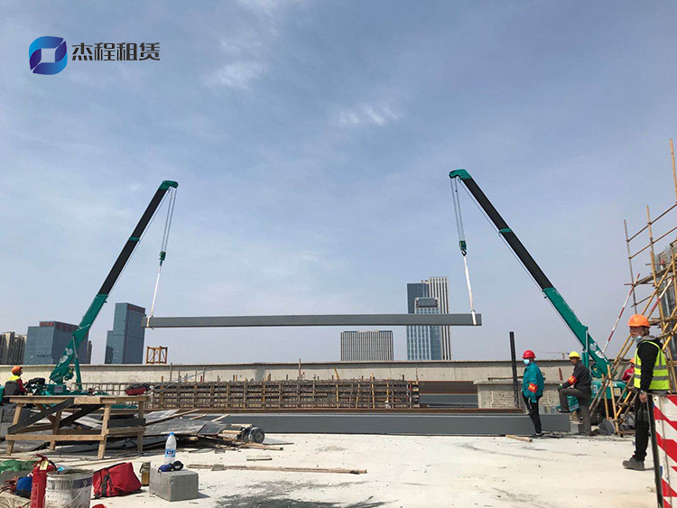 蜘蛛吊機(jī)出租應(yīng)用在鋼結(jié)構(gòu)廠房改造項(xiàng)目吊裝工程 蜘蛛吊機(jī)出租應(yīng)用在鋼結(jié)構(gòu)廠房改造項(xiàng)目吊裝工程