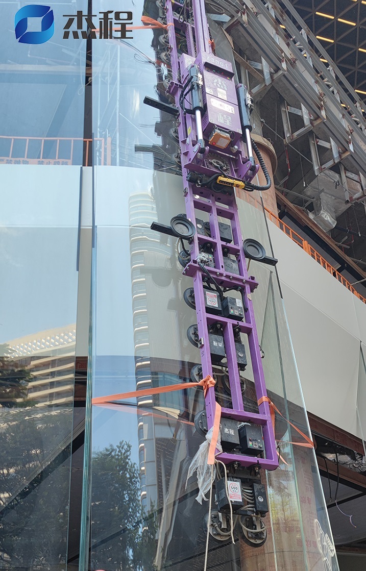 3噸電動吸盤輕松安裝2.1噸重弧形大玻璃 3噸電動吸盤輕松安裝2.1噸重弧形大玻璃